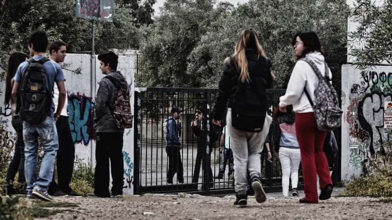 Κορονοϊός: Θα γίνει παράταση του σχολικού έτους για τα σχολεία που είναι κλειστά; Η απάντηση Ζαχαράκη