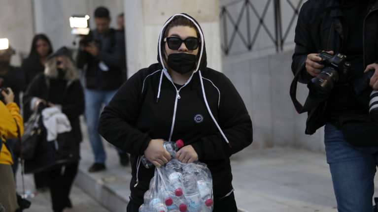 Ρούλα Πισπιρίγκου: Εκεί είναι το επισκεπτήριο -  Η αδερφή της απαντά στο ''θα τη σκοτώσω'' του  Μάνου Δασκαλάκη