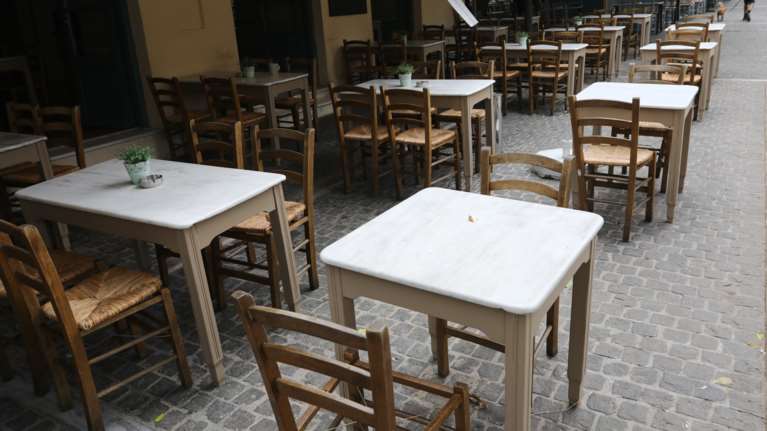 Βατερλό σε εστίαση και τουρισμό: Χάθηκαν 3 δισ. ευρώ το β&#39; τρίμηνο του 2020 - Επιστροφή στα επίπεδα του ...1997