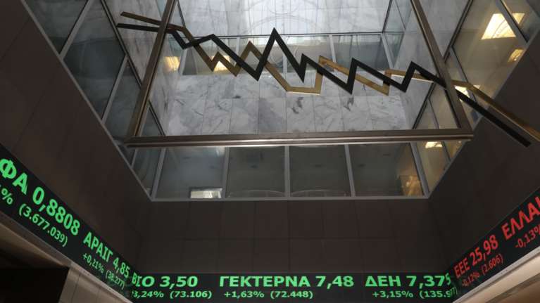 Η μετάλλαξη Όμικρον τρομάζει τις αγορές -  Στο  στο "κόκκινο" η Αθήνα και τα ευρωπαϊκά χρηματιστήρια