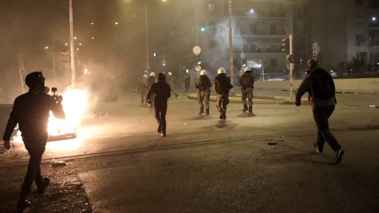 Νέα Σμύρνη: Παραμένει στη φυλακή ο &quot;Ινδιάνος&quot; για την επίθεση στον αστυνομικό - Απερρίφθη η προσφυγή