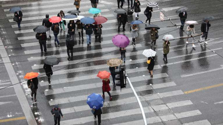 Νεφελώδης καιρός με βροχές και τοπικές καταιγίδες και θερμοκρασίες μέχρι 29 βαθμούς