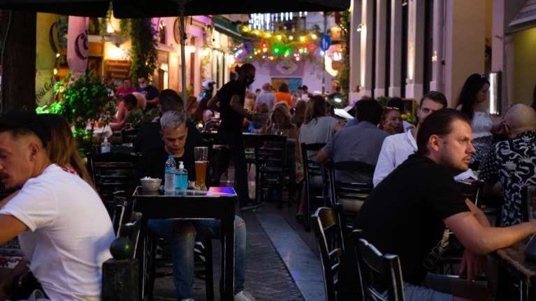 Κορονοϊός: 561 νέα κρούσματα στην Αττική και 256 στη Θεσσαλονίκη - Τριψήφια ξανά η Κρήτη