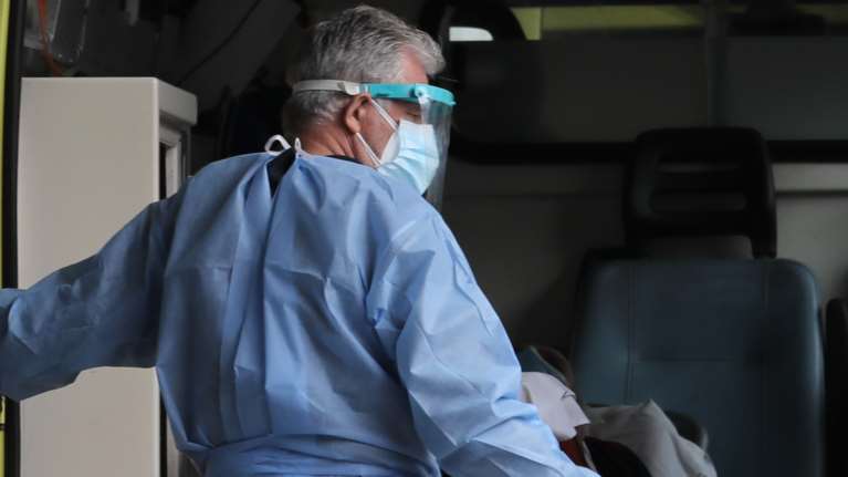 Σοκ στη Θήβα: Πέθανε 15χρονη από κορονοϊό στο νοσοκομείο