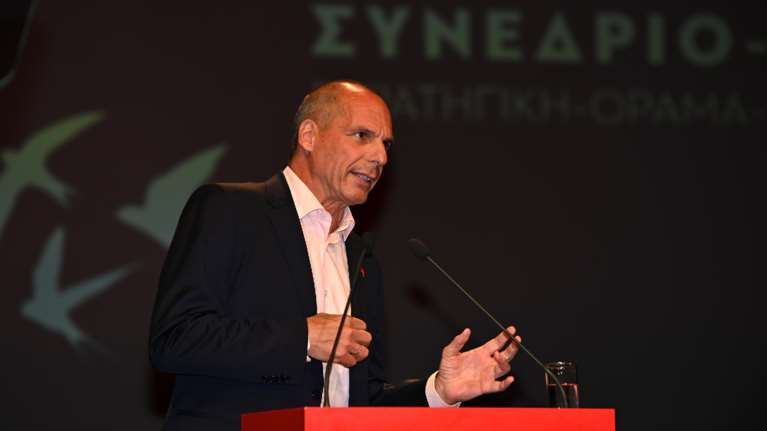 Συνέδριο ΜέΡΑ25: Με 95% επανεξελέγη γραμματέας ο Γιάνης Βαρουφάκης - 11η η Δανάη Στράτου στην Κεντρική Επιτροπή