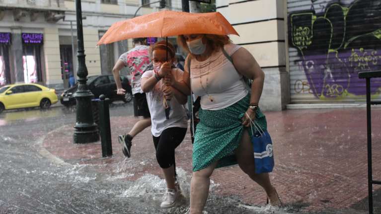 Καιρός: Νέα επιδείνωση σήμερα με καταιγίδες και χαλαζοπτώσεις - Πού θα &quot;χτυπήσουν&quot; τα φαινόμενα