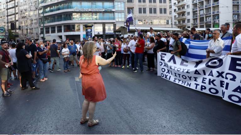 Οι αντιεμβολιαστές στην Ελλάδα: Οι αρνητές, οι ψεκασμένοι και οι επιφυλακτικοί - Αυτό είναι το προφίλ τους