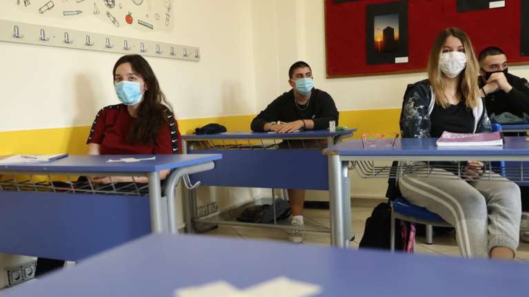 Οι λοιμωξιολόγοι λένε Ναι: Να ανοίξουν τώρα τα Δημοτικά σχολεία- Είναι η σωστή εποχή