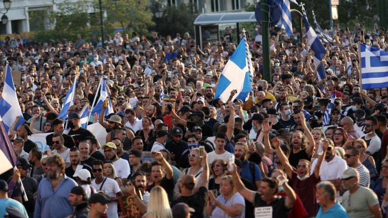 Aντιεμβολιαστές: Εντολή Θεοδωρικάκου για έρευνα σε ιστοσελίδες και social media - Πώς εξαπατούν πολίτες