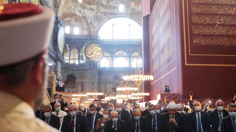 Διαφοροποιείται η Τζουμχουριέτ - &quot;Προσβολή στον Κεμάλ&quot;  όσα ακούστηκαν στην Αγιά Σοφιά