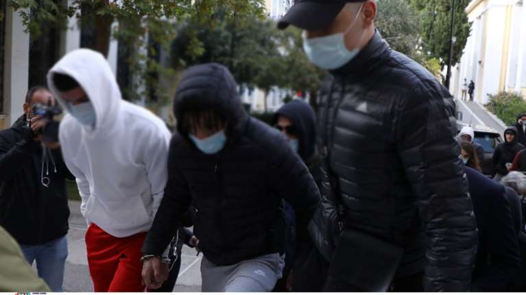 Κολωνός: Ελεύθερος ο τράπερ Thug Slime - &quot;Αν ασκούσα εγώ τη δίωξη, θα σας έστελνα ανακριτή&quot;, είπε ο εισαγγελέας