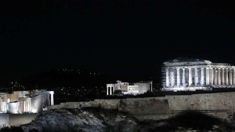 Ακρόπολη: Εντυπωσιάζει ο νέος φωτισμός στον Ιερό Βράχο μετά από 16 χρόνια [εικόνες- βίντεο]