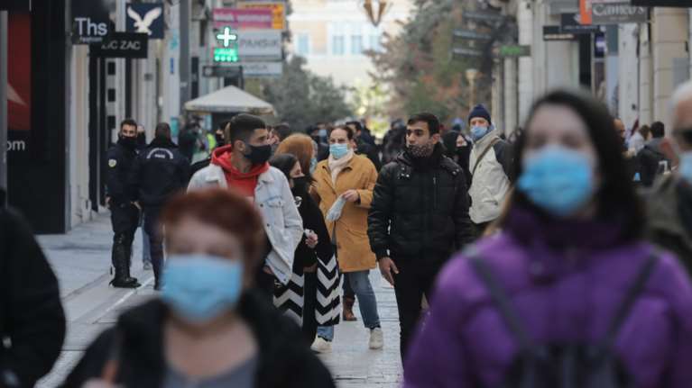 Ανησυχία Δερμιτζάκη για τον συνωστισμό στα μαγαζιά: Να μπει &quot;κόφτης&quot; στα  SMS - Κάποιοι τα σβήνουν και στέλνουν νέο