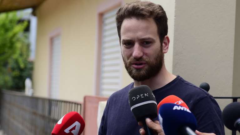 Γλυκά Νερά: Στηρίζει την &quot;ψυχολόγο&quot; ο πιλότος - &quot;Εγώ της έδωσα άδεια να μιλήσει στα ΜΜΕ, σημαντικές οι συμβουλές της&quot;