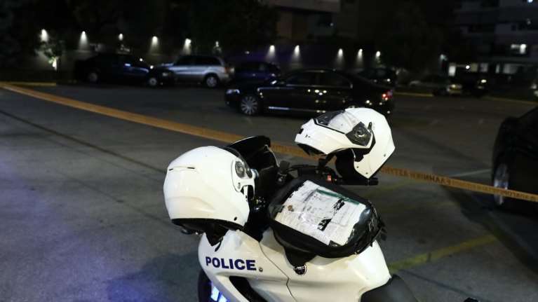 Έκρηξη ισχυρού εκρηκτικού μηχανισμού σε ναυτιλιακή εταιρεία στον Πειραιά