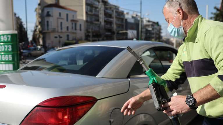 Πώς θα εισπράξουμε την επιδότηση της βενζίνης σε 3 βήματα - Τι ισχύει για το πετρέλαιο και το υγραέριο