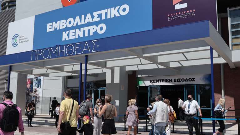 Κορονοϊός: Τα ρεκόρ κρουσμάτων και οι θάνατοι τρόμαξαν τους ανεμβολίαστους - Αυξήθηκαν οι εμβολιασμοί