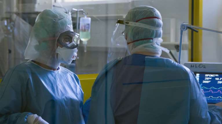 Βασιλακόπουλος: Φόβοι για εκρηκτική αύξηση κρουσμάτων κορονοϊού το φθινόπωρο - "Βράζει" η Κρήτη