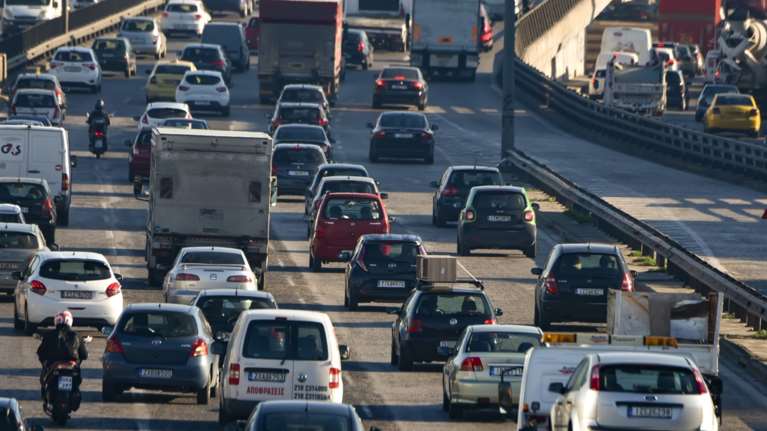 Τέλη Κυκλοφορίας: Αλλαγές στην πληρωμή και τα πρόστιμα- Κατατίθεται στη Βουλή η ρύθμιση για τέλη με τον μήνα