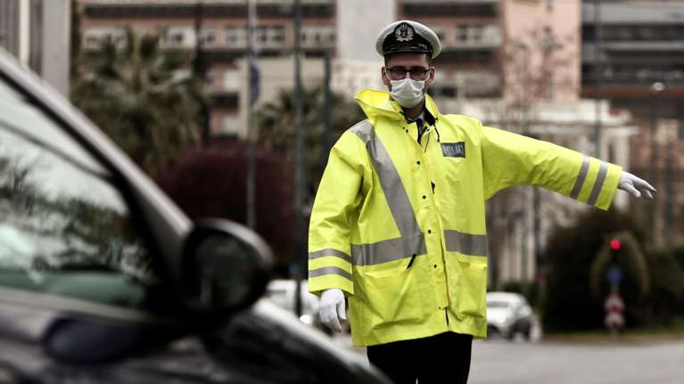 Απαγόρευση κυκλοφορίας: Πάνω από 1 εκατομμύριο πολίτες πήραν &quot;εξοδόχαρτο&quot; μέσω sms