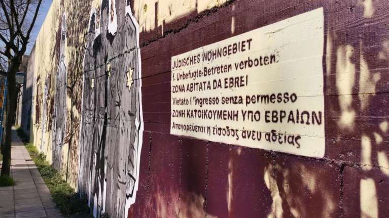 Θεσσαλονίκη: Η ιστορία του Ολοκαυτώματος των Εβραίων σε μια συγκλονιστική τοιχογραφία [βίντεο - εικόνες]