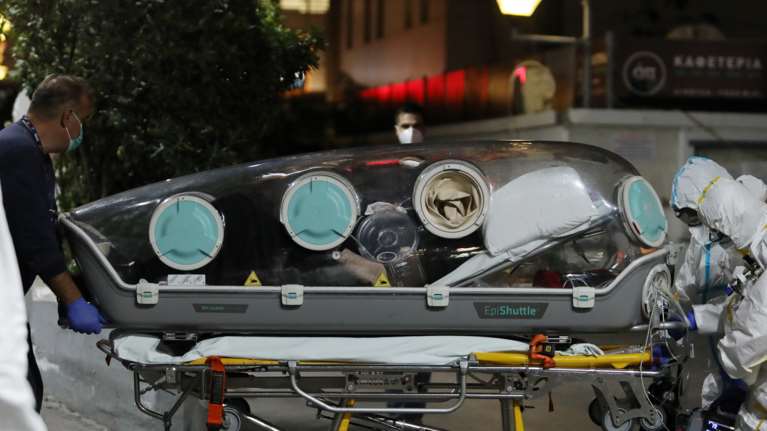 Αρχιεπίσκοπος Αλβανίας Αναστάσιος: Μεταφέρθηκε στον Ευαγγελισμό σε ειδική κάψουλα [Εικόνες+Βίντεο]