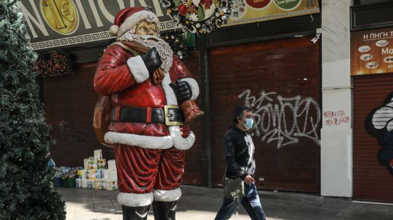 Βήμα – βήμα το σχέδιο για το άνοιγμα της αγοράς τα Χριστούγεννα: &quot;Οχι&quot; ειδικών για την εστίαση, τι θα γίνει με τα σχολεία