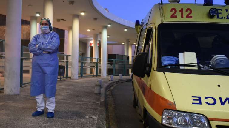 Κορονοϊός: Οικογενειακές τραγωδίες πίσω απο δύο εξιτήρια σε ΑΧΕΠΑ και Κοζάνη