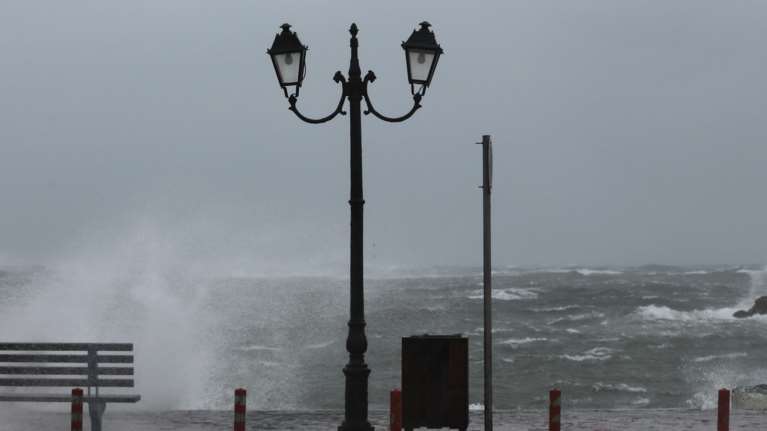 Καιρός: Συναγερμός από τους μετεωρολόγους για δύσκολο βράδυ - Ποιες περιοχές κινδυνεύουν από καταιγίδες και πλημμύρες