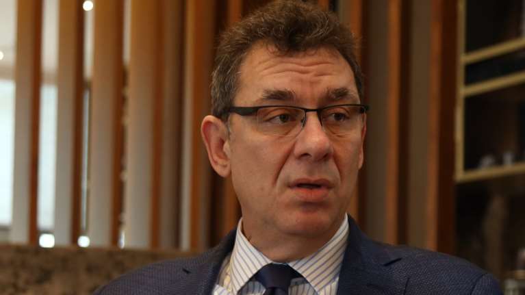 Σίγουρος ο Μπουρλά: "Ετοιμοι να αντιμετωπίσουμε τη μετάλλαξη Όμικρον - Εμβόλιο σε 100 ημέρες αν χρειαστεί"