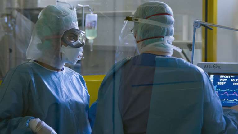 Κορονοϊός - Ελληνική ανακάλυψη: Ποιοι κινδυνεύουν να αρρωστήσουν βαριά από τον φονικό ιό