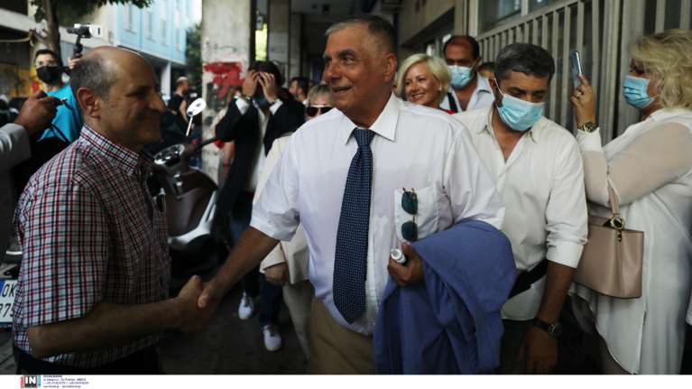 Κρίσιμες ώρες για τον Γιώργο Τράγκα: Διασωληνώθηκε λόγω επιπλοκών στην καρδιά - Μάχη με τον κορονοϊό στη ΜΕΘ