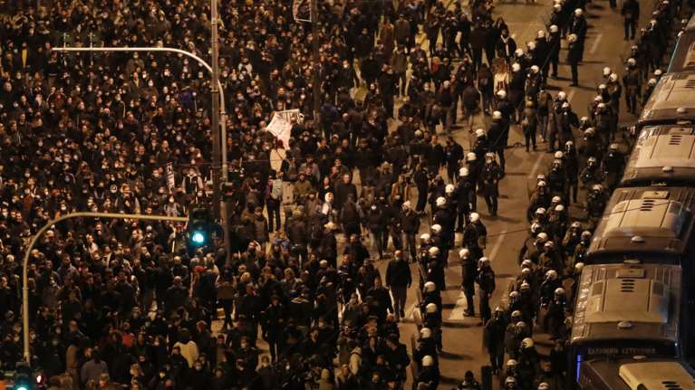 Επέτειος Πολυτεχνείου: Στην πρεσβεία των ΗΠΑ η πορεία - Περίπου 20.000 οι συμμετέχοντες, σύμφωνα με την ΕΛΑΣ