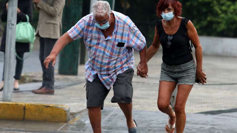 Δροσίζει σήμερα ο καιρός: Πού αναμένονται τοπικές βροχές και καταιγίδες, πέφτει η θερμοκρασία