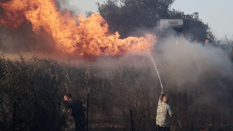 Φωτιά στην Πεντέλη: Μέχρι 113 χλμ οι ριπές του ανέμου - Δύσκολες οι επόμενες ώρες, λένε οι μετεωρολόγοι
