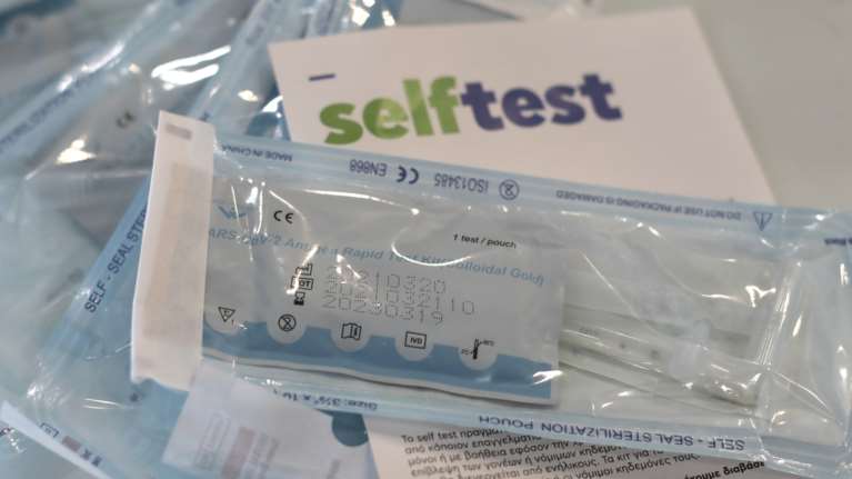 Self test: Προς κατάργηση τον Ιούλιο η υποχρέωση για τους πλήρως εμβολιασμένους