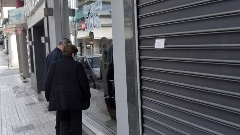 &quot;Θα τηρήσουμε τη νομιμότητα&quot; λένε οι έμποροι της Θεσσαλονίκης - Το τηλεφώνημα Μητσοτάκη για να καμφθούν οι αντιδράσεις