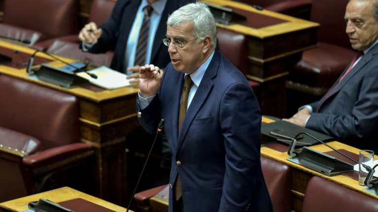 Τα γυρίζει ο Στράτος Σιμόπουλος: "Λεκές" είναι η καταστροφολογία του ΣΥΡΙΖΑ, όχι οι νεκροί της πανδημίας