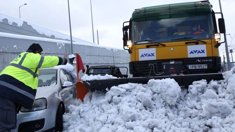 Δημοσίευμα &quot;βόμβα&quot; για την Αττική Οδό: Ο δρόμος έκλεισε για... 100 ευρώ - Τα εκχιονιστικά έβαζαν καύσιμα από ένα μόνο πρατήριο