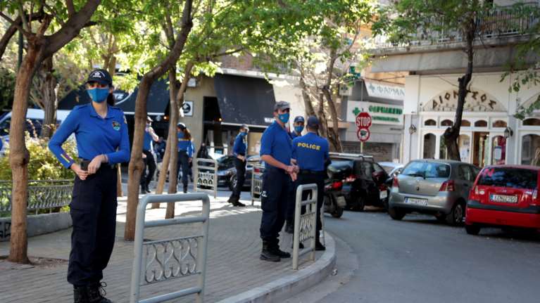 Μοντέλο &quot;Βαρνάβα&quot; στην Κυψέλη: Σε αστυνομικό κλοιό η πλατεία Αγίου Γεωργίου για να σταματήσουν τα κορονοπάρτι [Εικόνες]