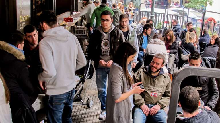 Τι αλλάζει από τη Δευτέρα: Όλα τα μέτρα που θα δυσκολέψουν τους ανεμβολίαστους- Τι ισχύει για εστίαση και μετακινήσεις