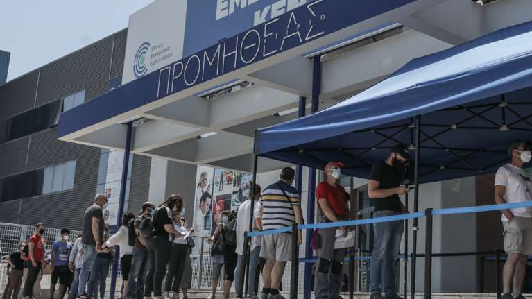 Δημοσκόπηση Marc: Μετά τα μέτρα, ένας στους τρεις ανεμβολίαστους σκέφτεται να εμβολιαστεί [Βίντεο]