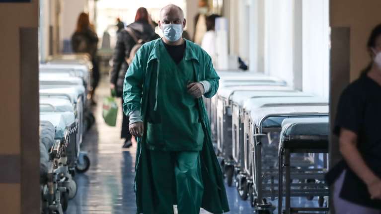 Κορονοϊός: 2.691 νέα κρούσματα την Παρασκευή - 63 θάνατοι και 749 διασωληνωμένοι