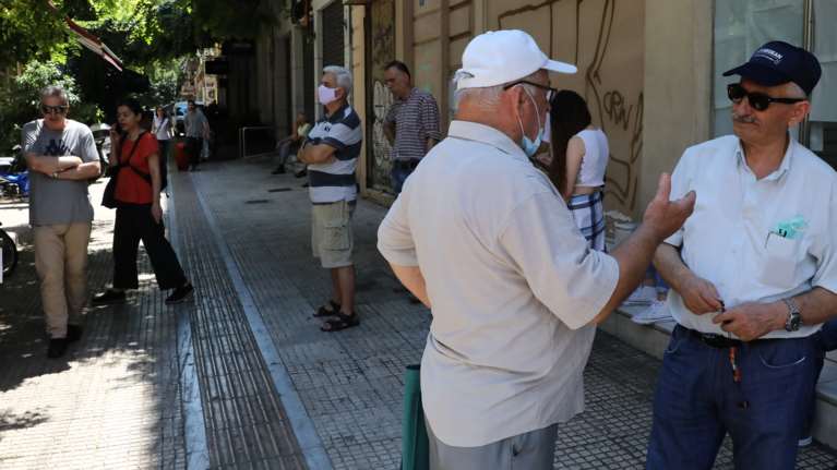 Αύξηση προκαταβολής των προσωρινών συντάξεων: Στο 80% για μισθωτούς, στο 70% για ελεύθερους επαγγελματίες