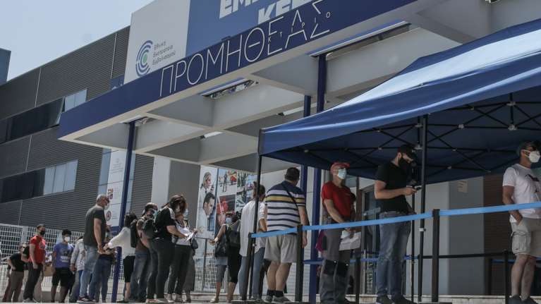 Εμβολιασμένοι και ανεμβολίαστοι: Πόσο κινδυνεύουν από νόσηση, διασωλήνωση και θάνατο - Τα στοιχεία του ΕΟΔΥ