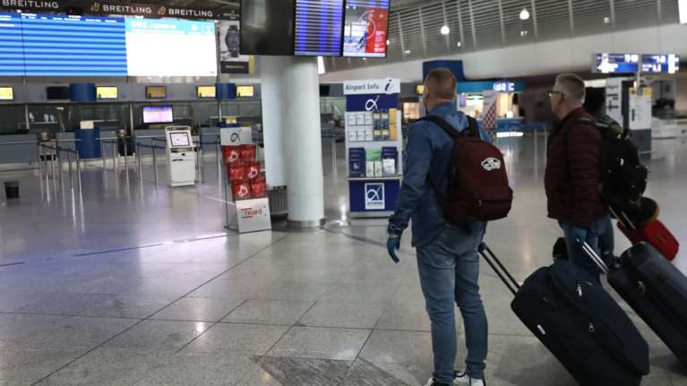 Ανοίγουν τα σύνορα: Από αυτές τις 29 χώρες θα έρθει το πρώτο κύμα τουριστών στην Ελλάδα από 15 Ιουνίου