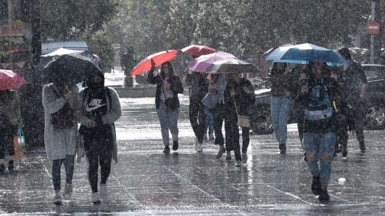 Ο καιρός τα Χριστούγεννα: Βροχές, κρύο και χιονοπτώσεις - Η πρόγνωση από Καλλιάνο και Αρναούτογλου