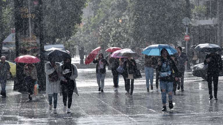 Συνεχίζει τα καπρίτσια του ο καιρός: Έρχονται έντονα φαινόμενα - Πού θα ρίξει χαλάζι