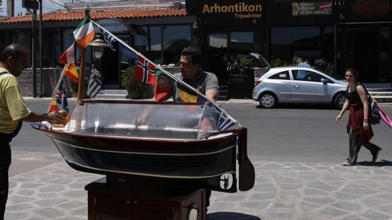 Αρση περιορισμών: Ανοίγει η εστίαση, ξεκινούν τα ταξίδια στα νησιά - Αρχή και για τις αθλητικές εγκαταστάσεις