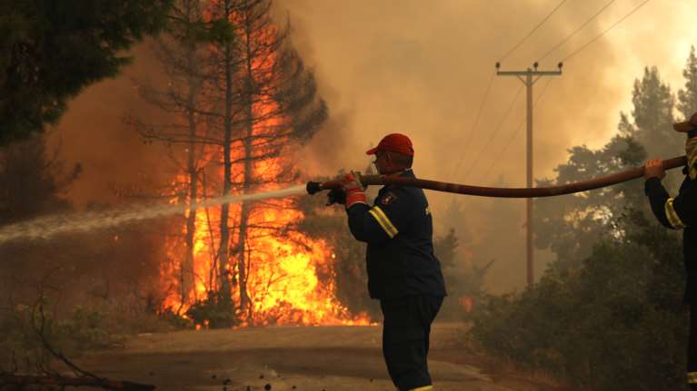 Εύβοια: Μάχη με τις αναζωπυρώσεις - Τα νέα σημεία που προκαλούν ανησυχία - Ανεξέλεγκτο το μέτωπο στις Καματριάδες